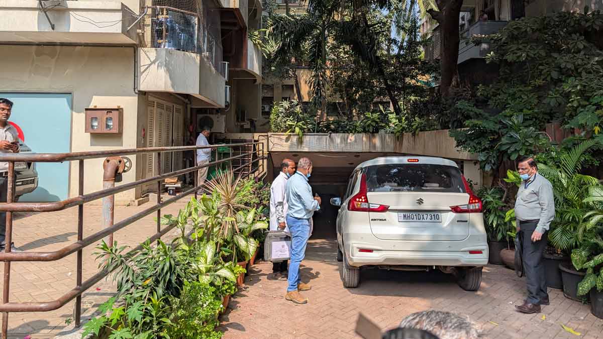 Police and forensic officials outside the residence of actor Saif Ali Khan in Mumbai | Amey Mansabdar