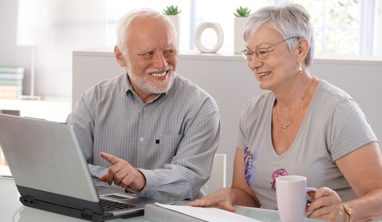 elderly-old-people-grandma-grandma-laptop-computer