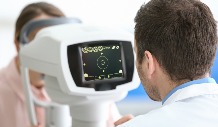 eye-doctor-ophthalmologist-eye-test-shut