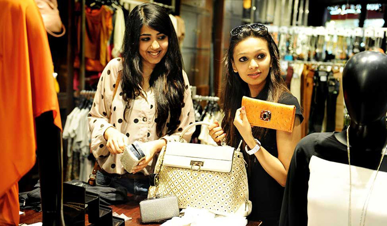 shopping-girls-buy