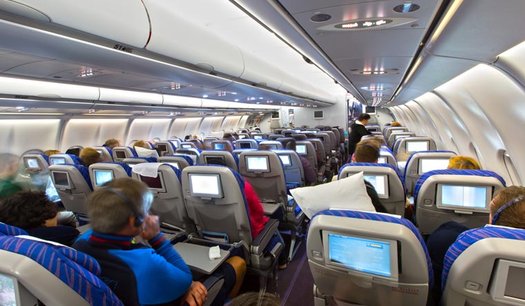 cabin-plane-aircraf-flight-Economy-class-shut