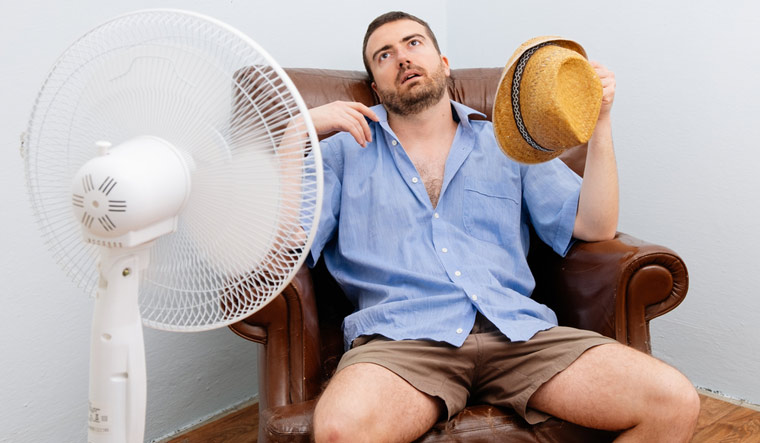 heat-humid-heat-summer-heat-fan-sweat-shut