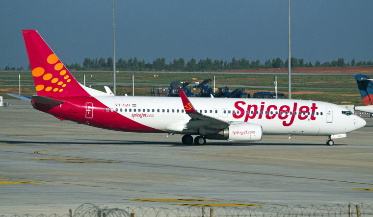 spicejet-aviation-plane-landed-