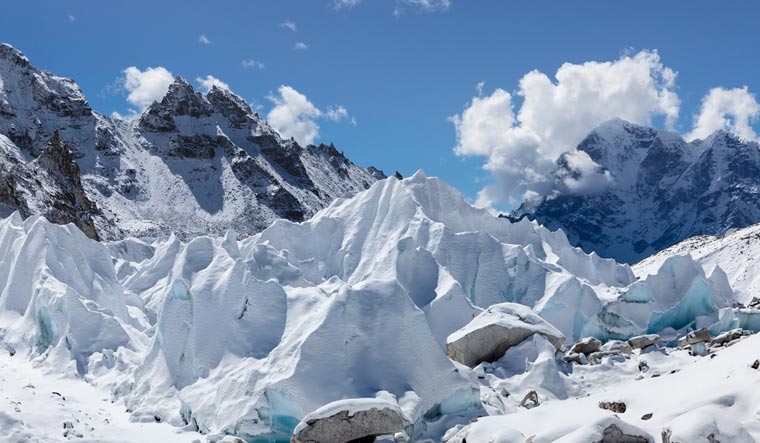 Himalayan-glacier-close-up-of-Khumbu-glacier-in-Everest-Base-Camp