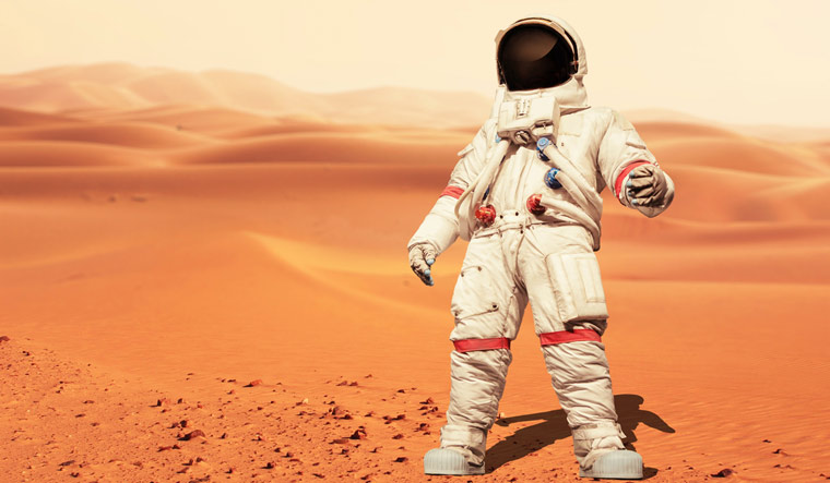 Man-space-suit-standing-on-the-red-planet-Mars-shut