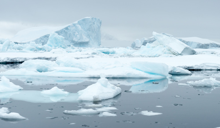 Beautiful-view-of-the-ice-of-Antarctica-shut