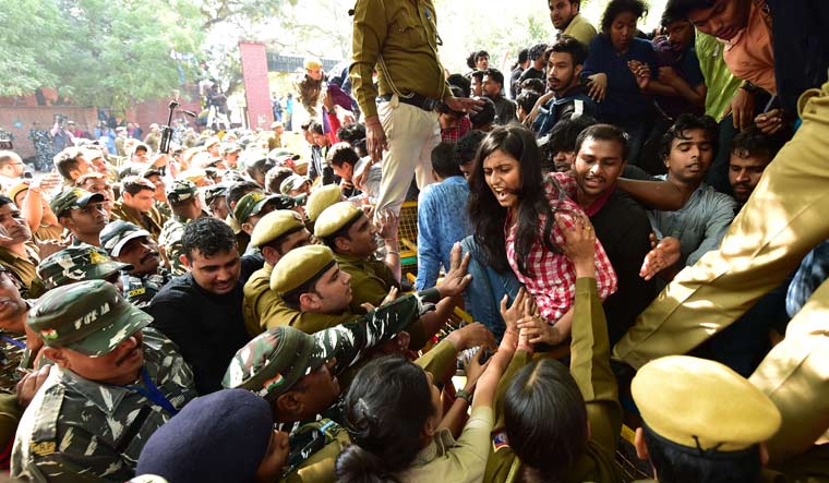 JNU students protest PTI