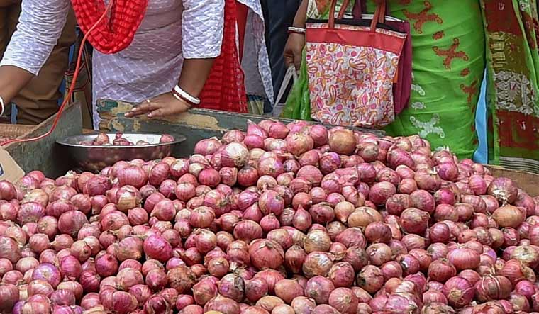 Centre to buy 2 lakh metric tonne onion at Rs 2,410 per quintal after Maha protests