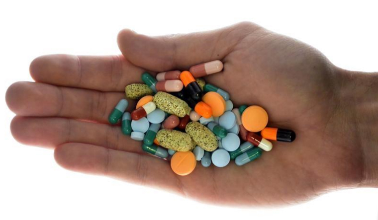 capsule-tablet-antibiotic-medicine-rreu