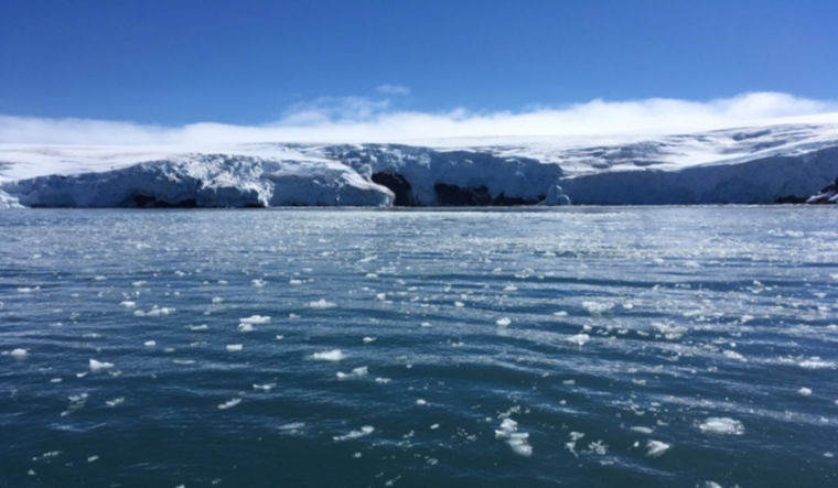 antarctica-climate-change-blocks-of-ice-drift