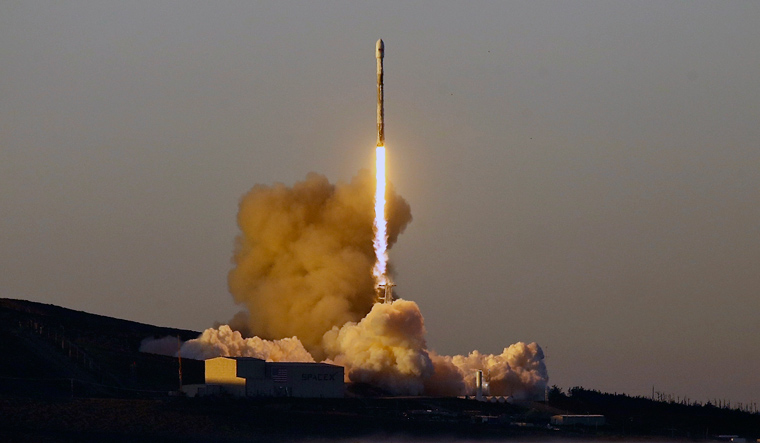 SpaceX blasts off with Iridium satellite payload