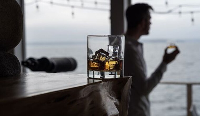 alcohol-hastens-liquor-drinking