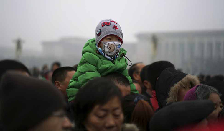 smog-child-beijing-people
