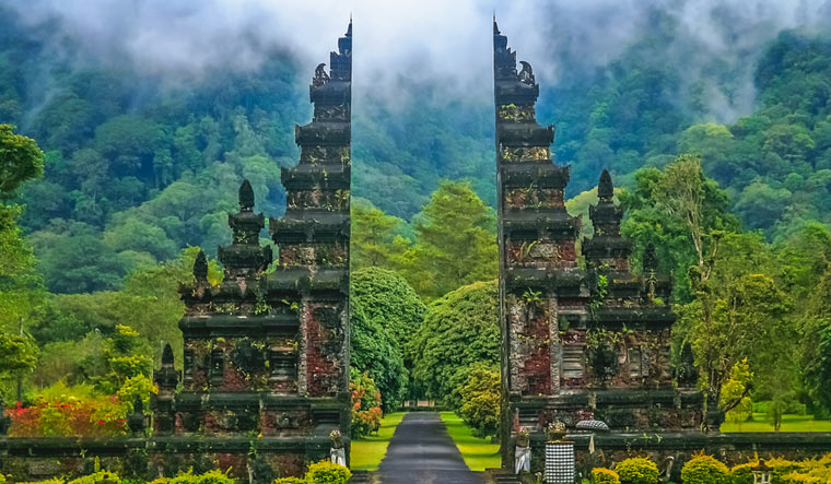 Gates-to-one-Hindu-temple-Bali-Indonesia-shut