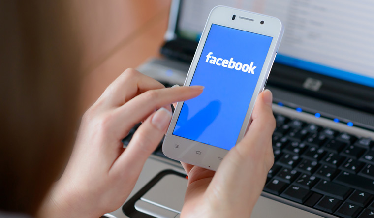 facebook-social-media-facebook-laptop-shut