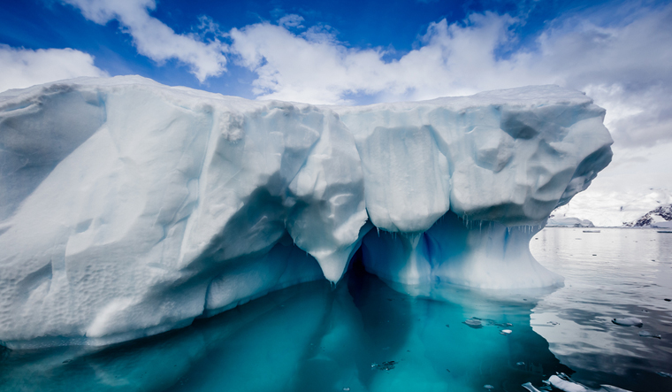 antarctica-ice-shelf-shut