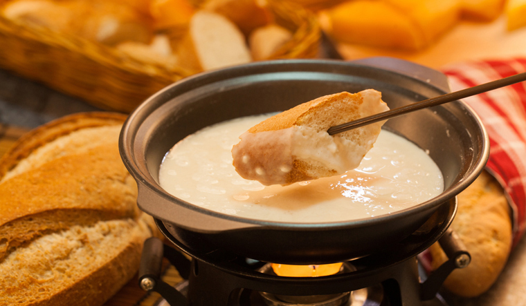 fondue-Swiss-food-for-winter-shut