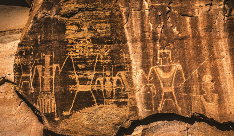 prehistoric-rock-art-Mcconckie-Ranch-petroglyphs-in-Dry-Fork-Canyon-near-Vernal-Utah-shut