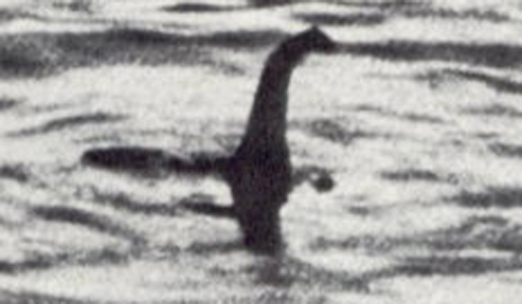 Loch-Ness-Monster-Surgeons-Photograph-Hoax