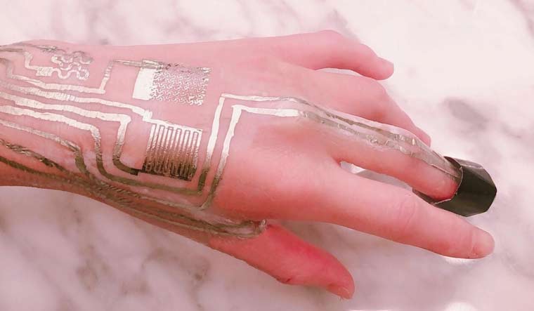 On-body sensors, such as electrodes and temperature sensors, were directly printed and sintered on the skin surface | Photo: ACS Applied Materials & Interfaces
