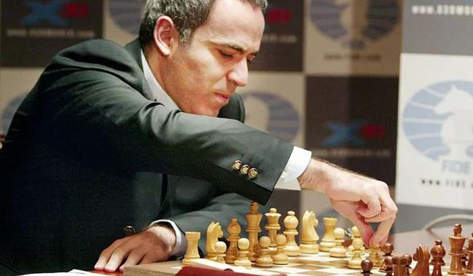 Garry Kasparov Returns, Briefly, to Chess