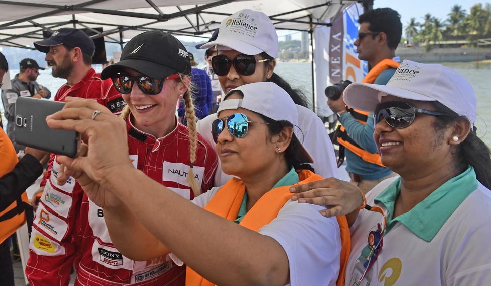 8-Powerboat-race-feature