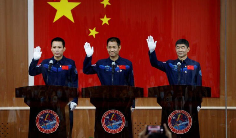 China-space-three-astronauts-Shenzhou-mission-12june2021-reu