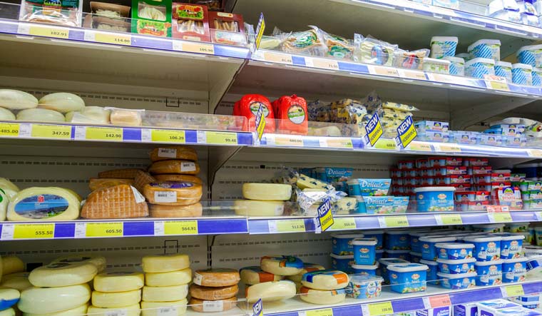 cheese-hypermarket-plastic-food-packaging-shut