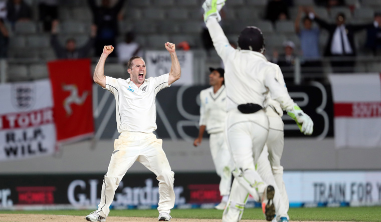 Astle mops up tail as New Zealand thump England in opener