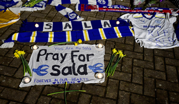 Fans leave tributes outside Cardiff City stadium for Emiliano Sala | Reuters