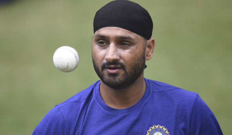 Harbhajan's appeal to PM Modi: Save us from North India's air pollution