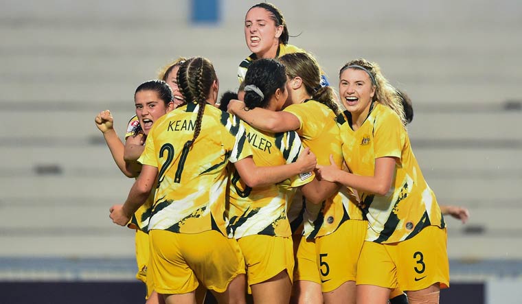 Aussie women footballers to earn same as male counterparts in new equal pay deal