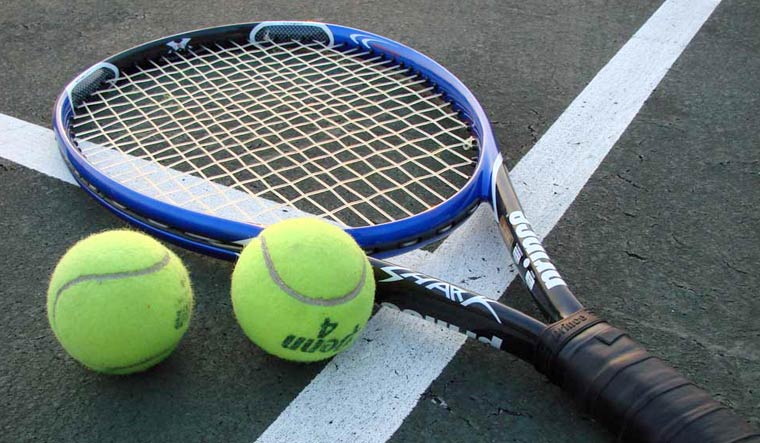 Tennis_Racket_and_Balls-commons