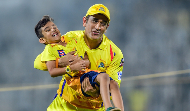 Dhoni joins Shane Watson and Imran Tahir's sons in playful run after CSK win