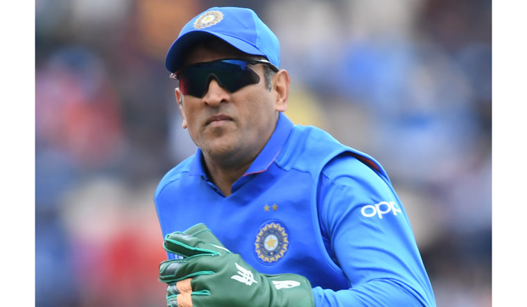 Army distances itself from Dhoni's regimental insignia controversy