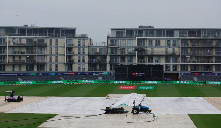 Rain delays start of Pakistan-Sri Lanka World Cup match