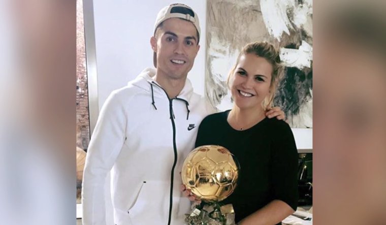 Cristiano Ronaldo with his sister Katia Aveiro | via Facebook 