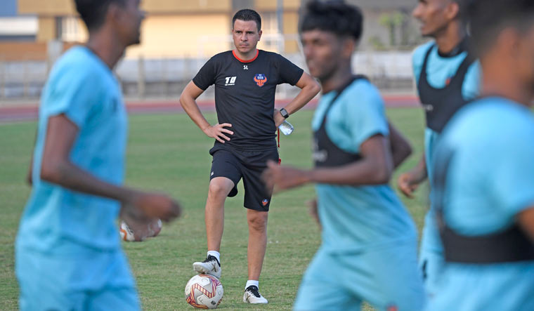  FC-Goa-Coach-Sergio-Lobera-training-amey