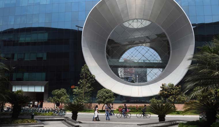 Infosys-tech-park-IT-sector-building-employees-1-Bhanu