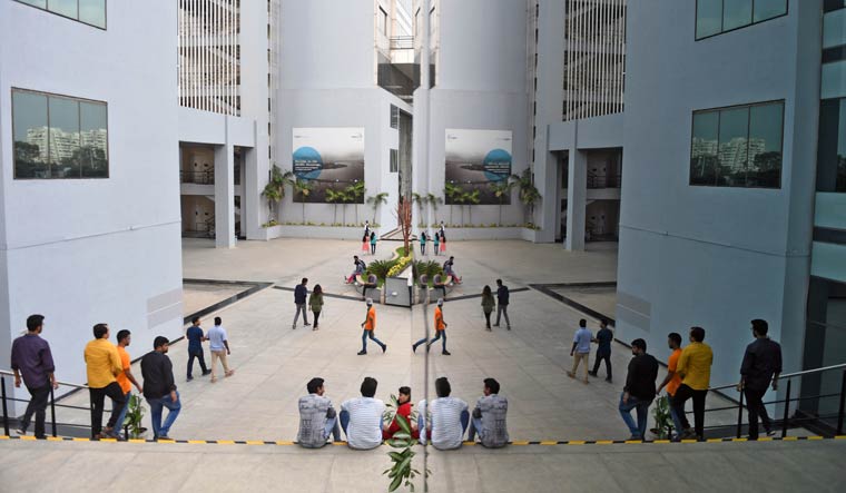 Wipro-IT-Park-building-office-employees-workers-industry-Bhanu