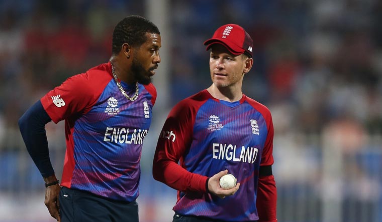 England captain Eoin Morgan speaks to fast bowler Chris Jordan during the T20 World Cup match against South Africa | Reuters