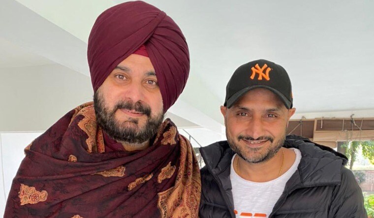 Navjot Singh Sidhu (left) with Harbhajan Singh | Twitter handle of Navjot Singh Sidhu