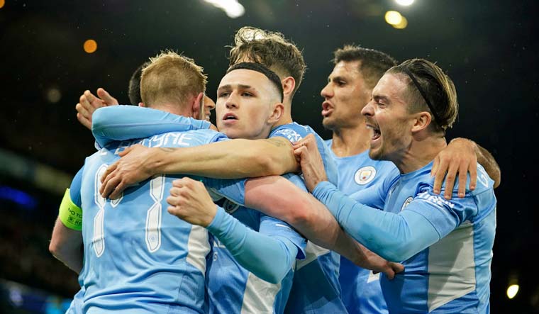 Manchester City players embrace goalscorer Kevin de Bruyne during the UEFA Champions League quarterfinal first leg against Atletico Madrid | AP