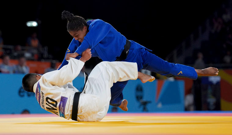 Shushila Devi Likmabam (left) being defeated by South Africa's Michaela Whitebooi during the Women's 48kg Final | AP