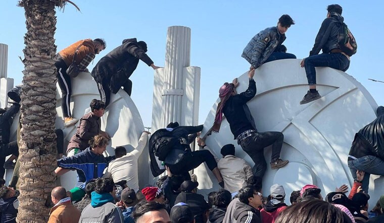 Soccer fans attempt to enter the Basra International Stadium to watch the final match of the 25th Arabian Gulf Cup between Iraq and Oman, in Basra, Iraq January 19, 2023. REUTERS/Mohammed Aty NO RESALES. NO ARCHIVES