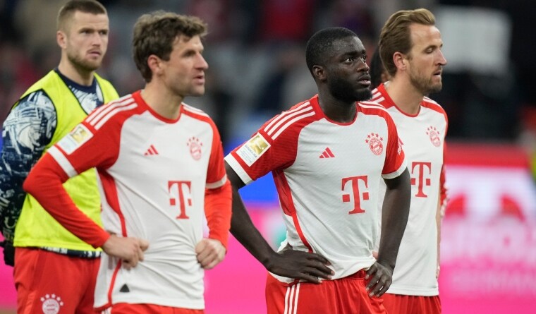 Bayern Munich players look dejected after full time of the Bundesliga match against Werder Bremen | AP