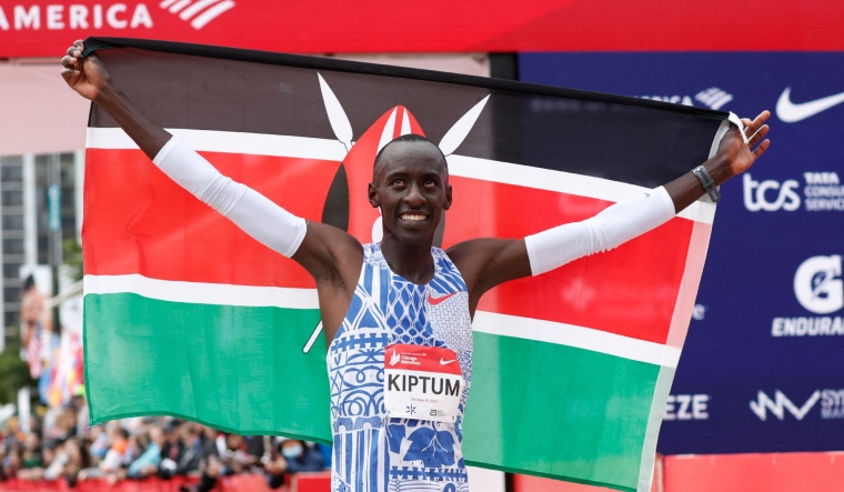 kenya-s-kelvin-kiptum-celebrates-winning-the-2023-bank-of-america-chicago-marathon-in-chicago-afp