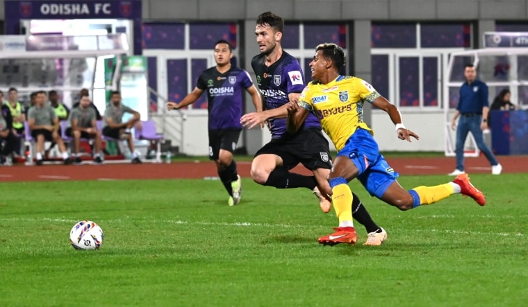 Nihal Sudeesh of Kerala Blasters in action against Odisha FC