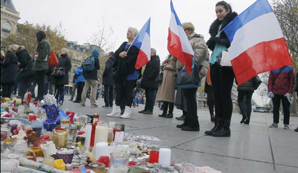 Paris-attack-victims-tribute
