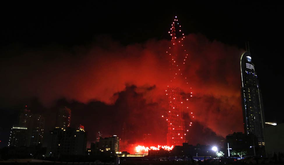 UAE-DUBAI-NEWYEAR-FIRE-CELEBRATION